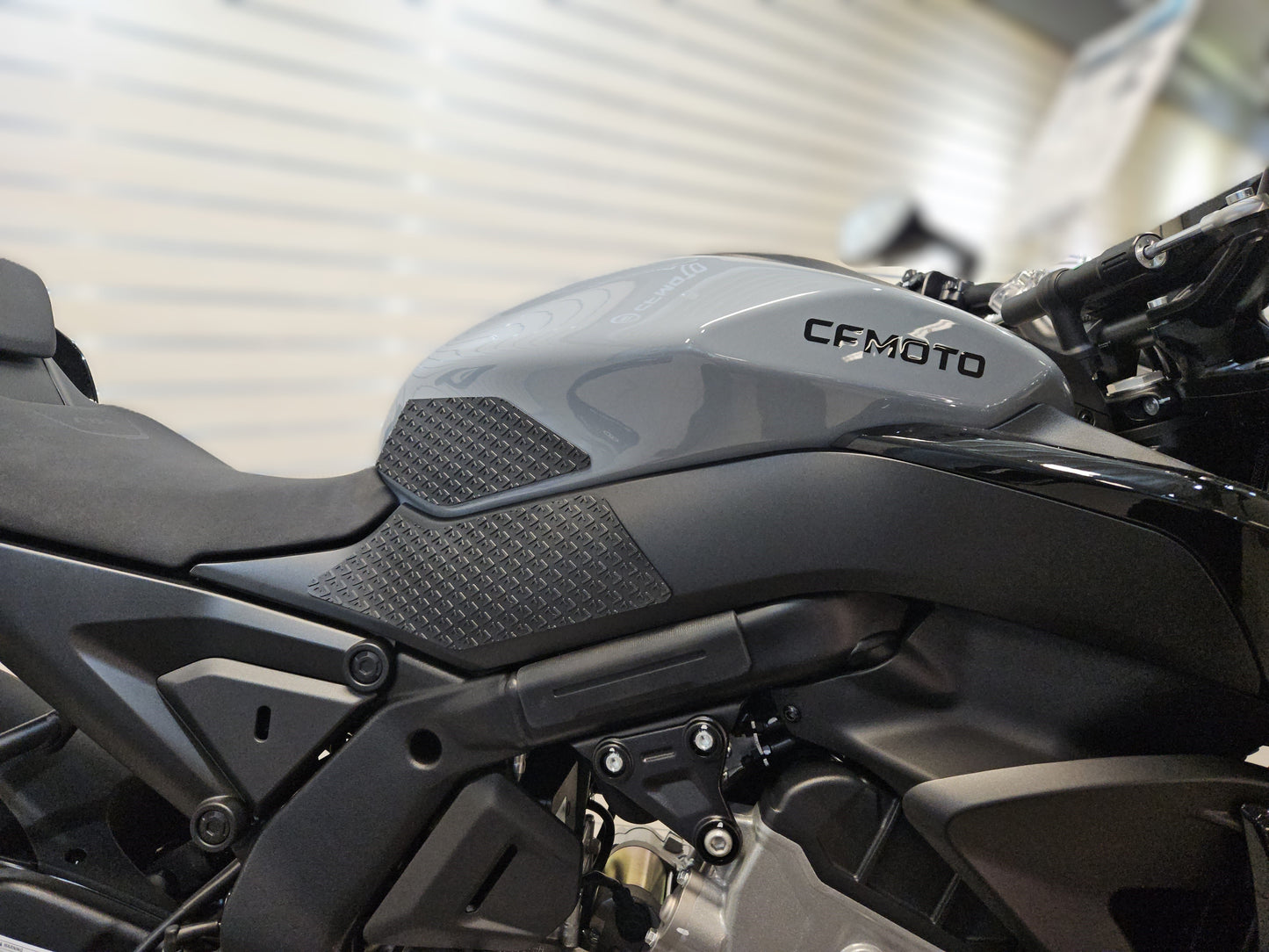 Tankpads (Sidor) till CFMOTO 675NK