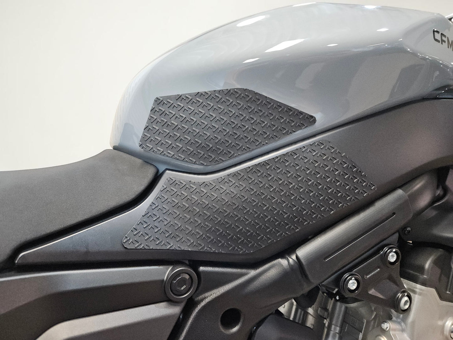 Tankpads (Sidor) till CFMOTO 675NK