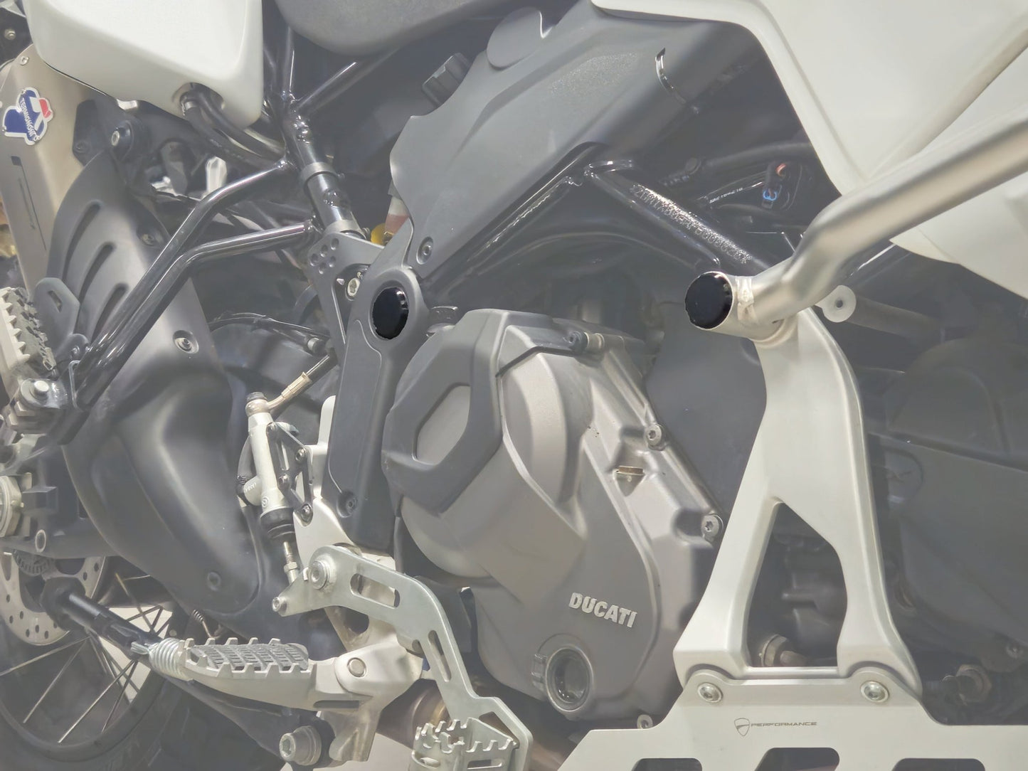 Täcklock till Ducati DesertX